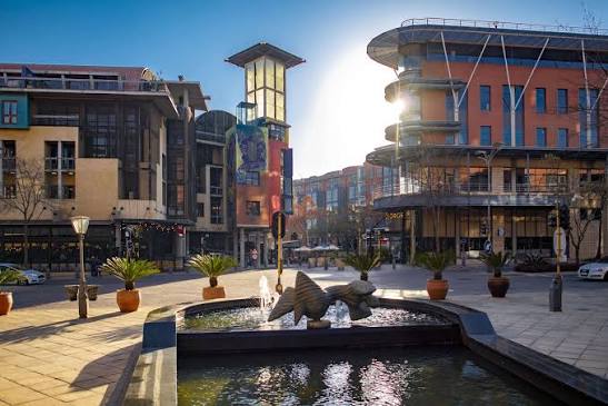 Melrose Arch tree lined avenue and outdoor cafes, Johannesburg